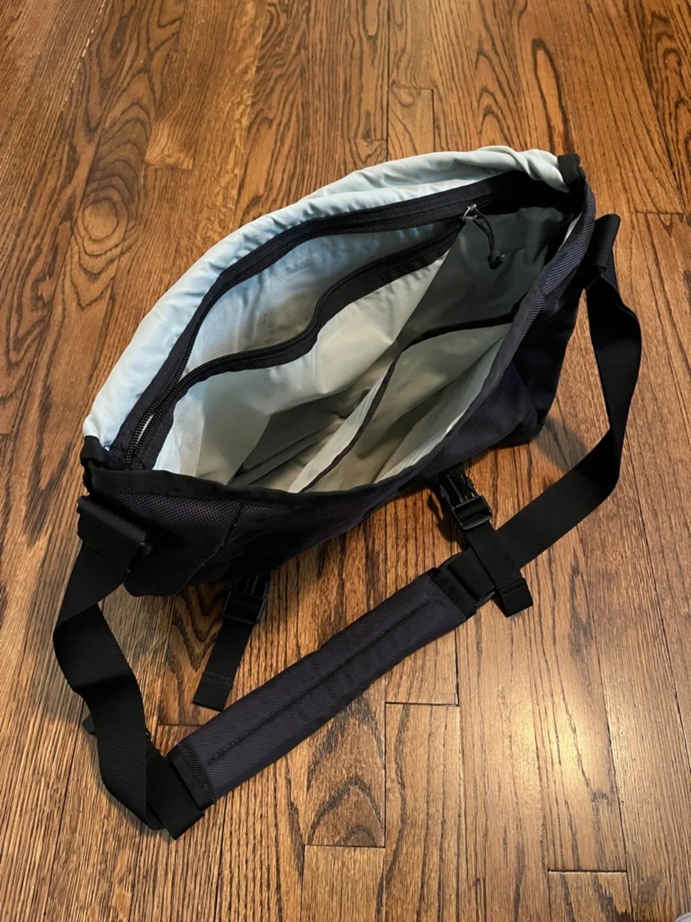 Vintage Patagonia Black Messenger Bag with Reflective Strip
